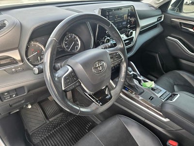 2021 Toyota Highlander Limited FWD W/ Leather and Navigation