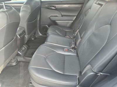 2021 Toyota Highlander Limited FWD W/ Leather and Navigation