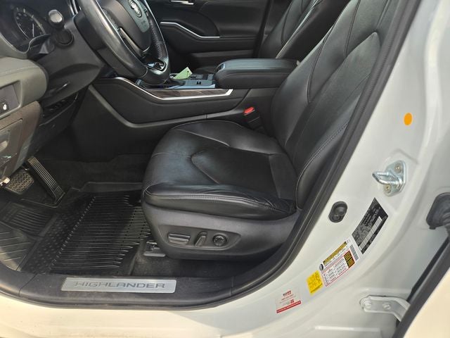 2021 Toyota Highlander Limited FWD W/ Leather and Navigation