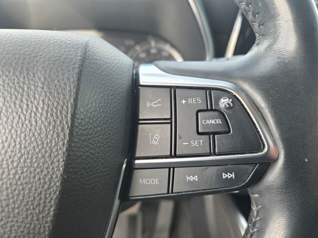 2021 Toyota Highlander Limited FWD W/ Leather and Navigation