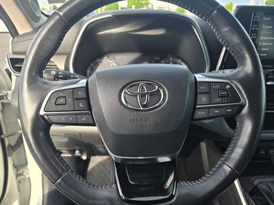 2021 Toyota Highlander Limited FWD W/ Leather and Navigation
