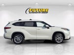 2021 Toyota Highlander Limited FWD W/ Leather and Navigation