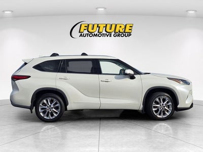 2021 Toyota Highlander Limited FWD W/ Leather and Navigation