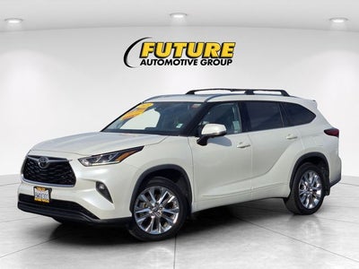2021 Toyota Highlander Limited FWD W/ Leather and Navigation