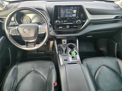 2021 Toyota Highlander Limited FWD W/ Leather and Navigation