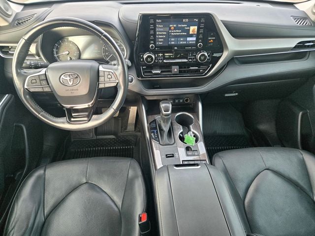 2021 Toyota Highlander Limited FWD W/ Leather and Navigation