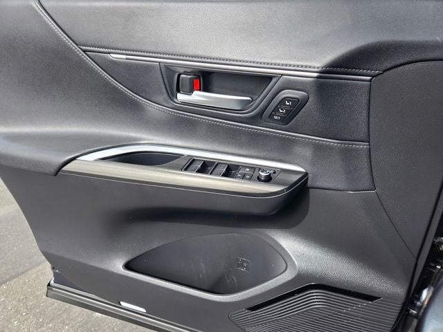 2023 Toyota Venza XLE AWD W/ Navigation