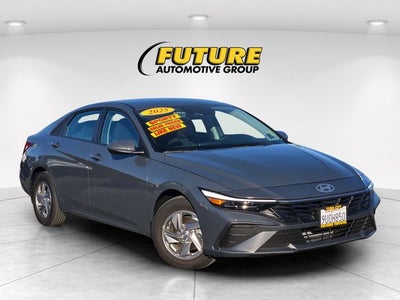 2025 Hyundai Elantra SE Sedan