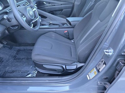 2025 Hyundai Elantra SE Sedan