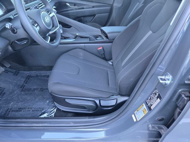 2025 Hyundai Elantra SE Sedan