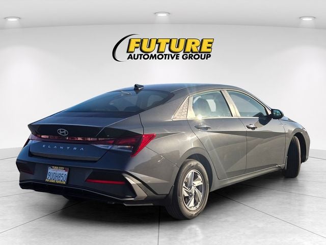 2025 Hyundai Elantra SE Sedan