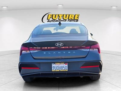 2025 Hyundai Elantra SE Sedan