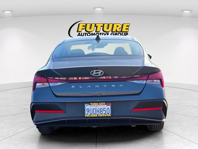 2025 Hyundai Elantra SE Sedan