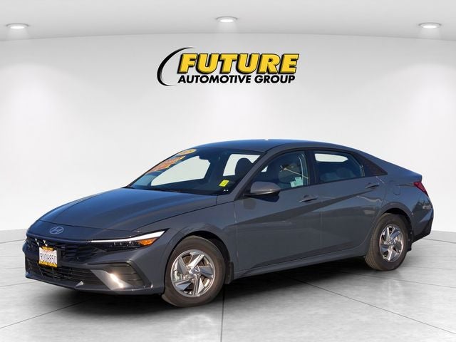 2025 Hyundai Elantra SE Sedan