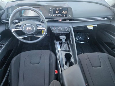 2025 Hyundai Elantra SE Sedan