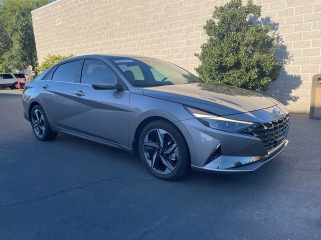 2023 Hyundai Elantra Limited W/ Navigation and Moonroof