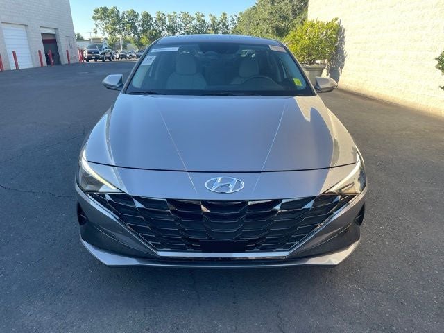 2023 Hyundai Elantra Limited W/ Navigation and Moonroof