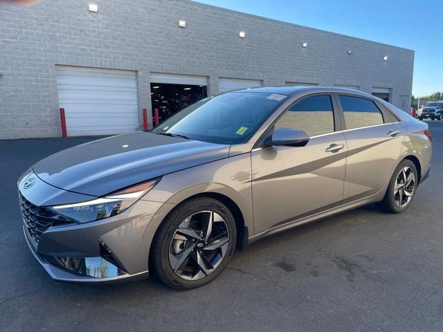 2023 Hyundai Elantra Limited W/ Navigation and Moonroof