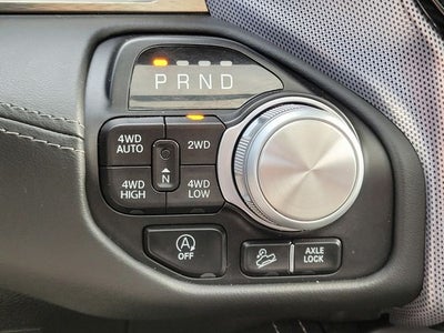 2020 RAM 1500 Limited Crew Cab 4WD w/Pano Roof & 5.7L