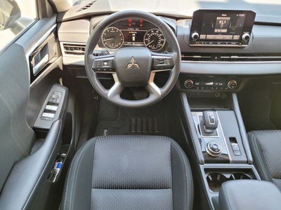 2023 Mitsubishi Outlander ES