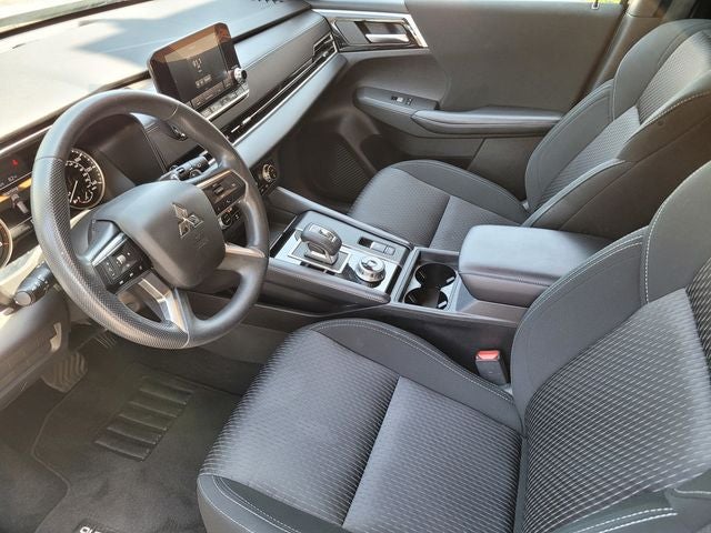 2023 Mitsubishi Outlander ES