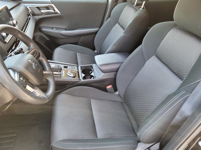 2023 Mitsubishi Outlander ES