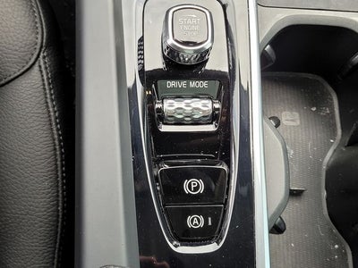 2021 Volvo XC60 Recharge Plug-In Hybrid T8 Inscription Expression