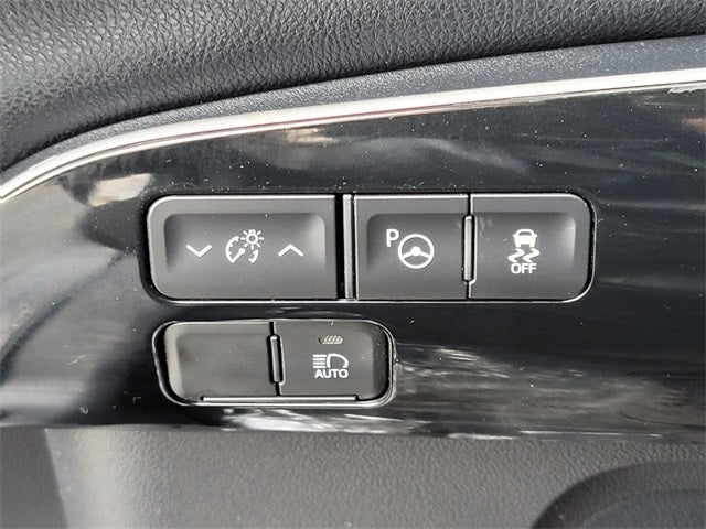 2020 Toyota Prius L MPG++ NAV