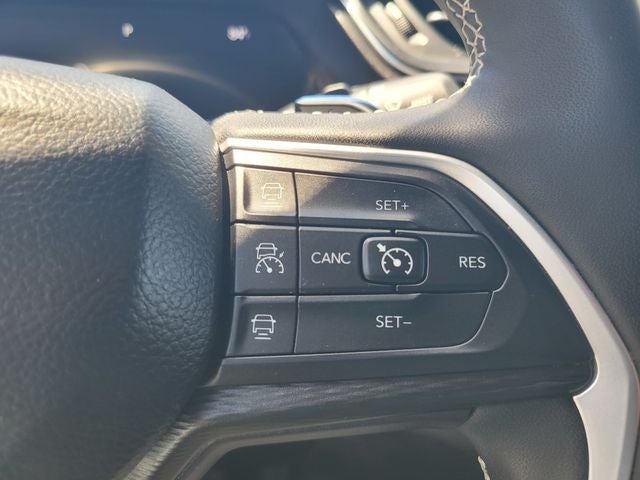 2023 Jeep Grand Cherokee L Altitude 4WD