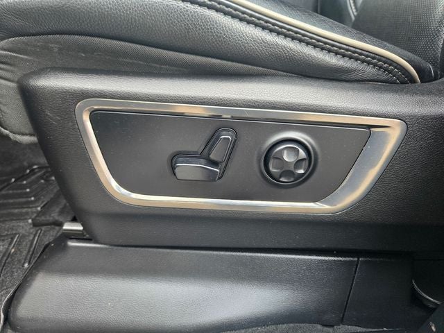 2019 RAM 1500 Limited Crew Cab 4WD w/Pano Roof & 22"s
