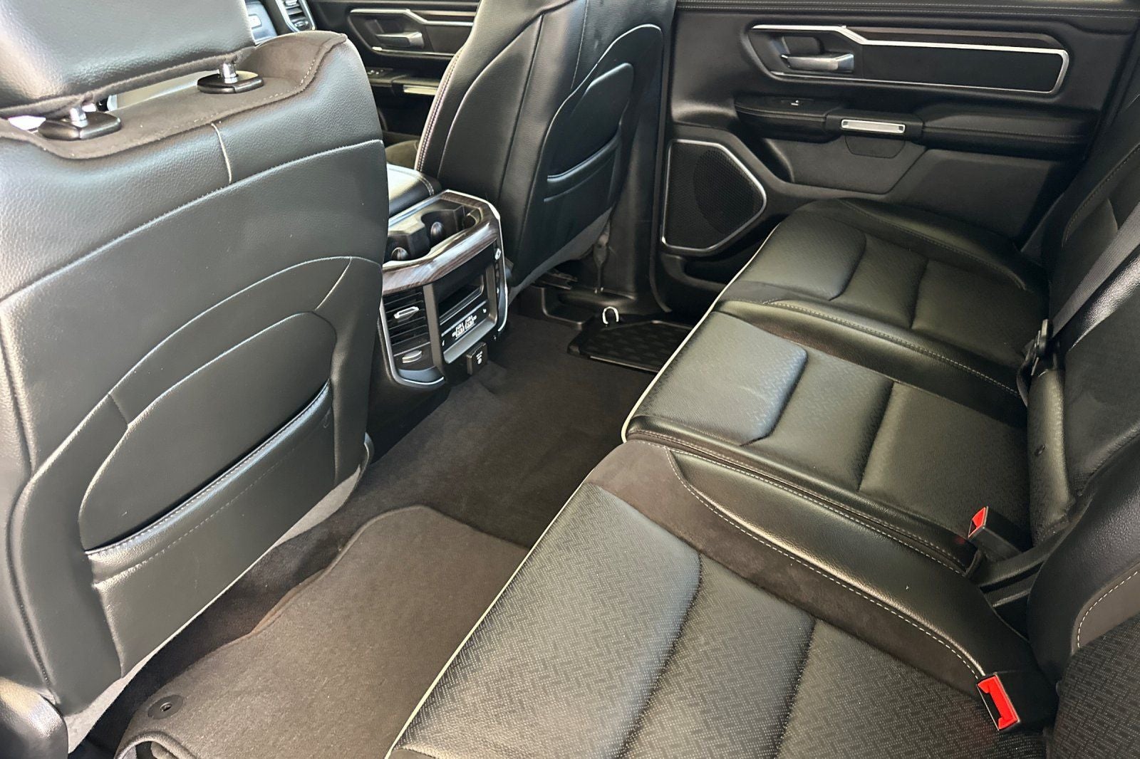 2025 RAM 1500 Laramie CREW CAB 4WD