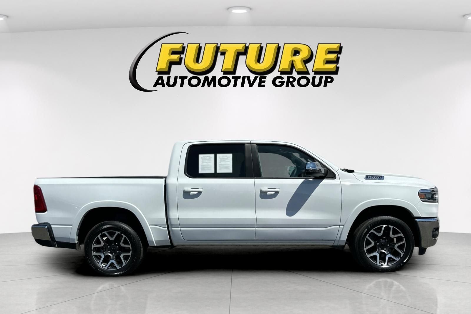 2025 RAM 1500 Laramie CREW CAB 4WD