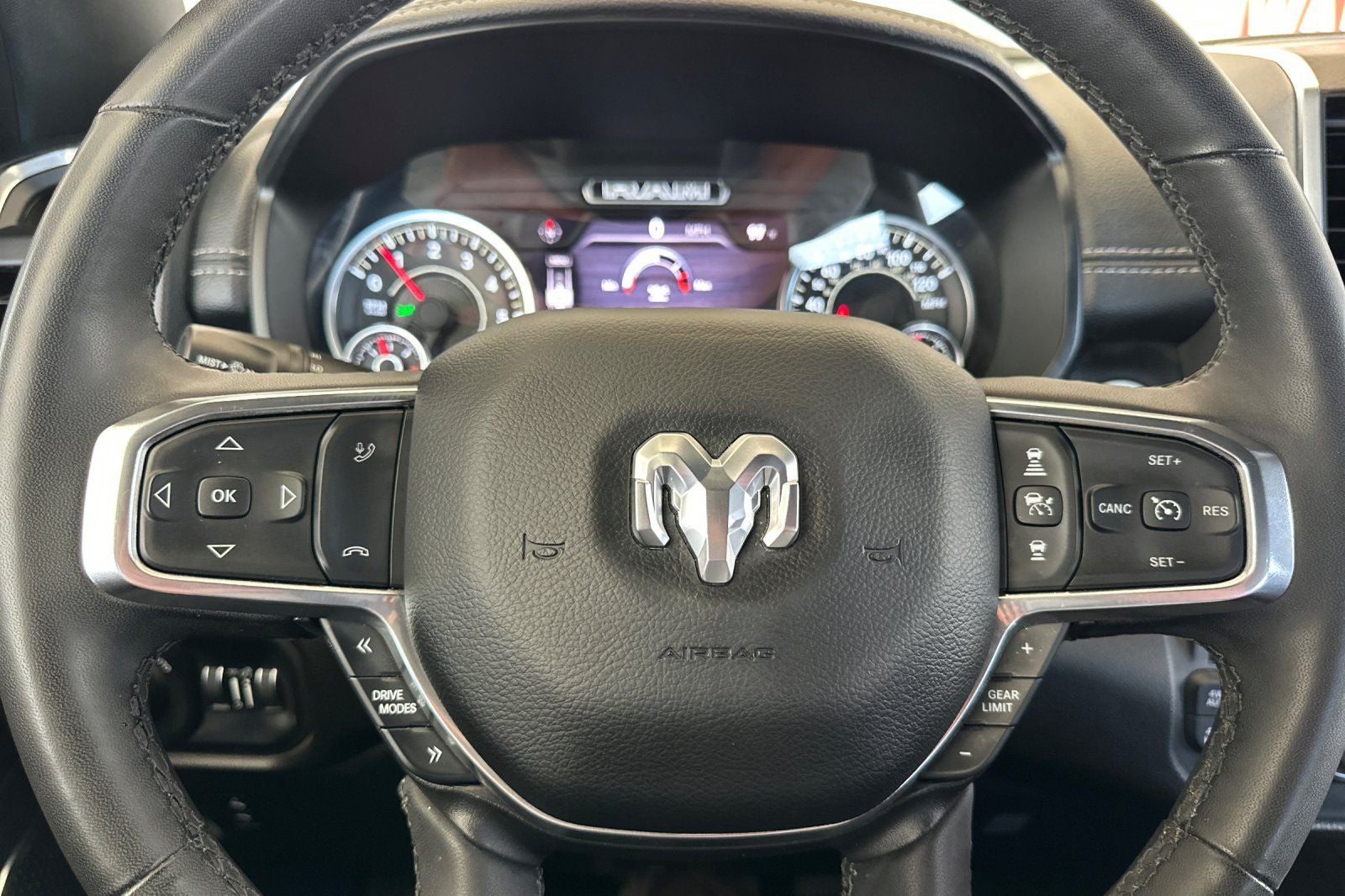 2025 RAM 1500 Laramie CREW CAB 4WD