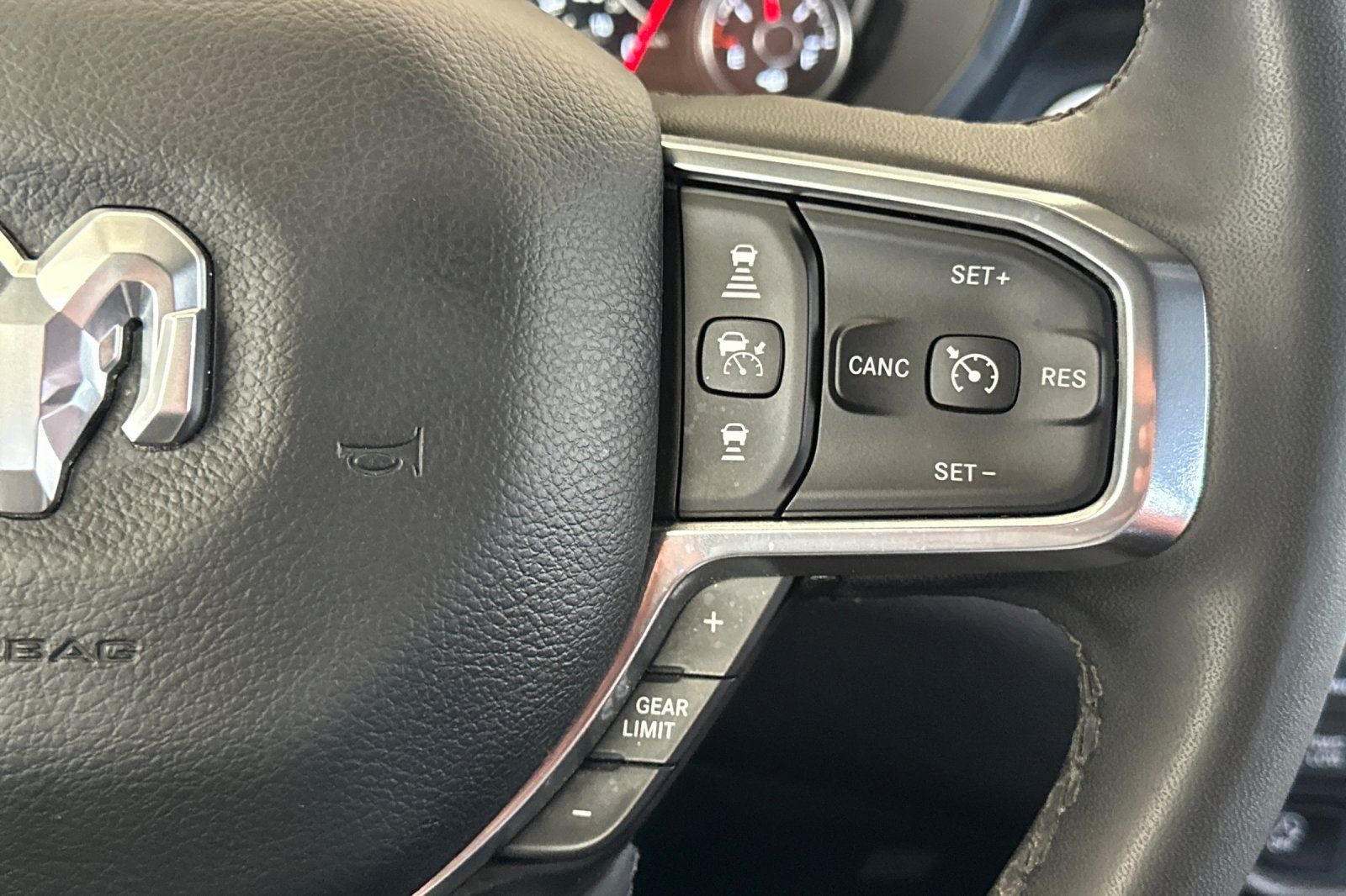 2025 RAM 1500 Laramie CREW CAB 4WD
