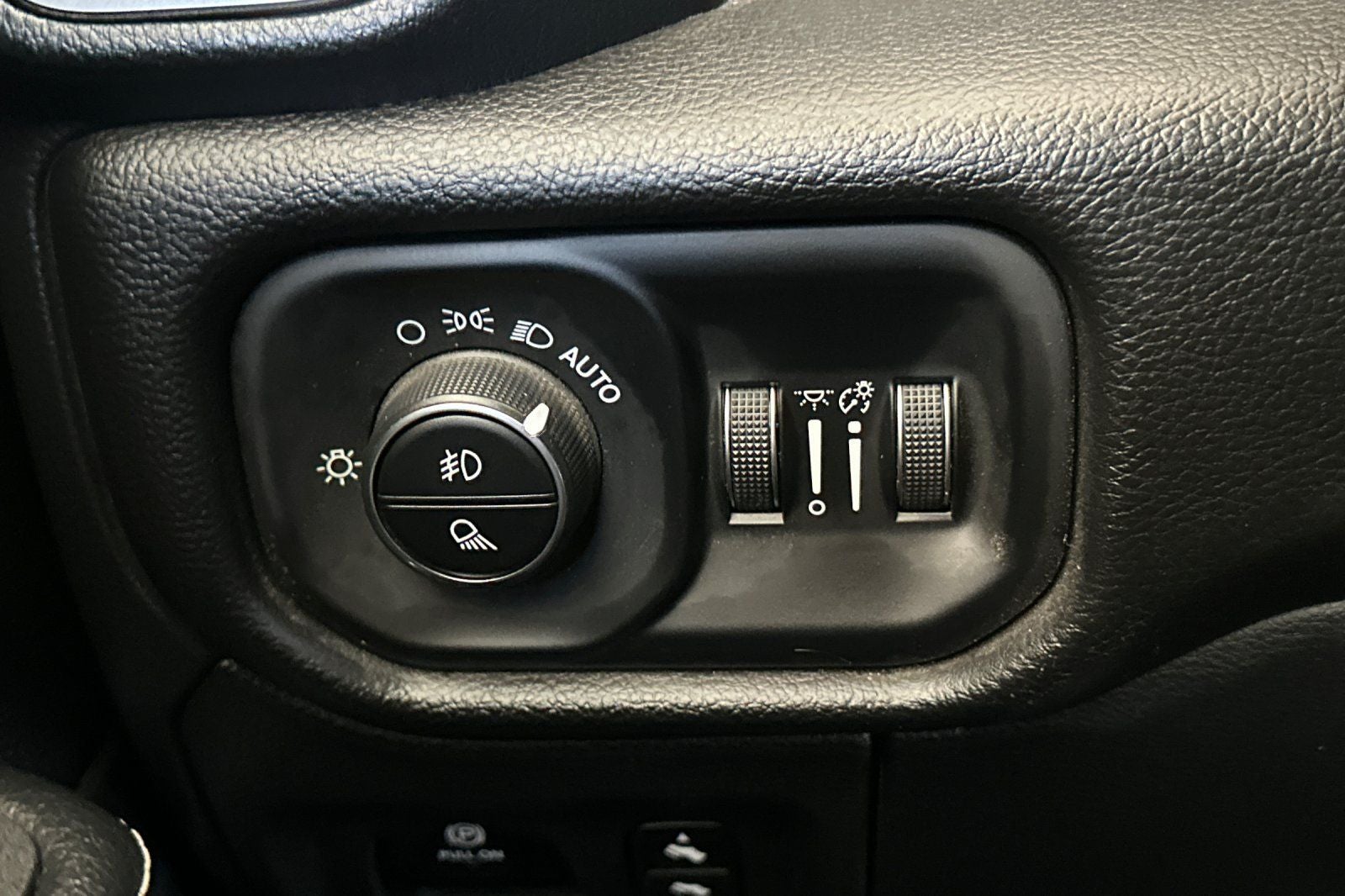 2025 RAM 1500 Laramie CREW CAB 4WD