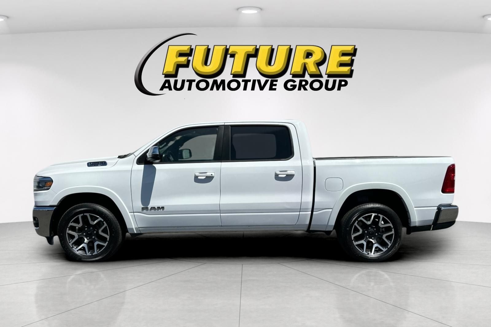 2025 RAM 1500 Laramie CREW CAB 4WD