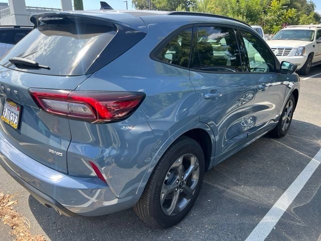 2023 Ford Escape ST-Line AWD w/Tech Package