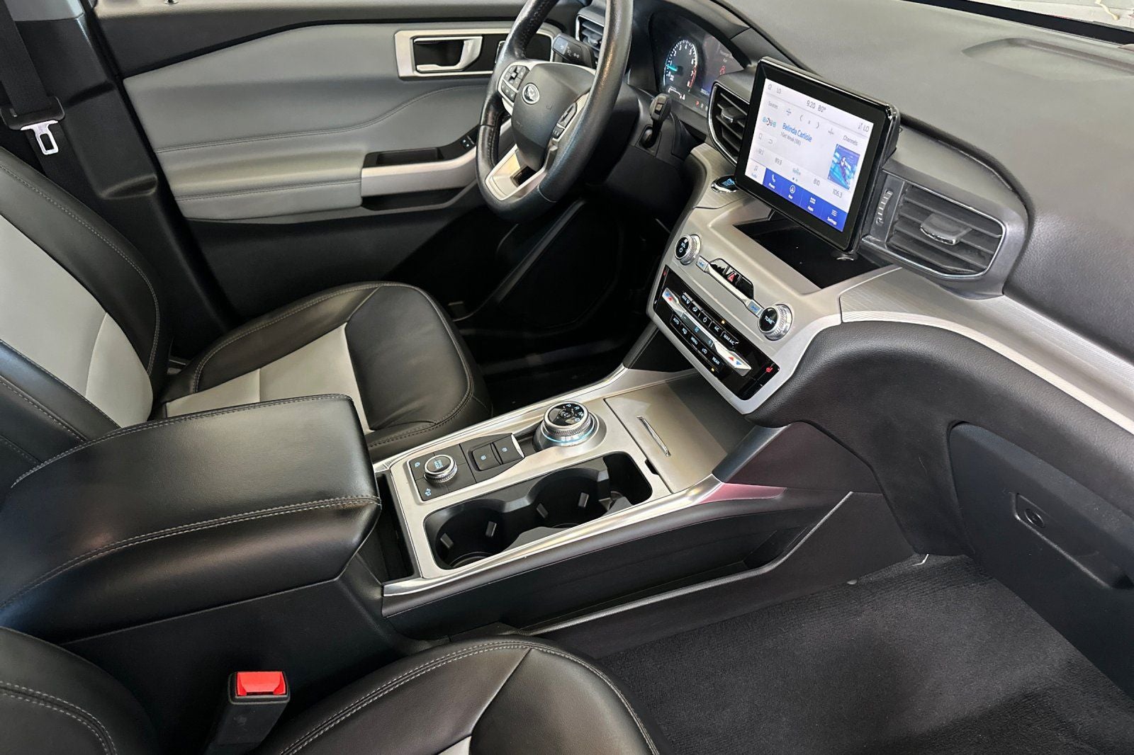 2023 Ford Explorer XLT 4WD