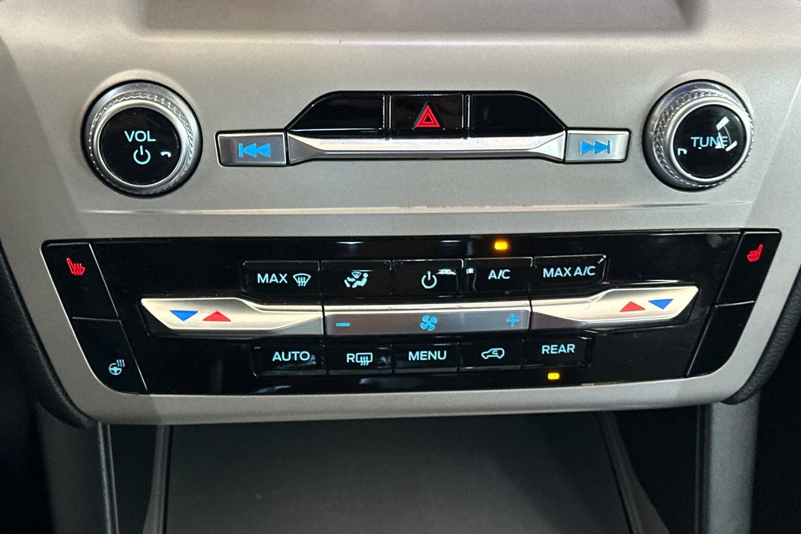 2023 Ford Explorer XLT 4WD