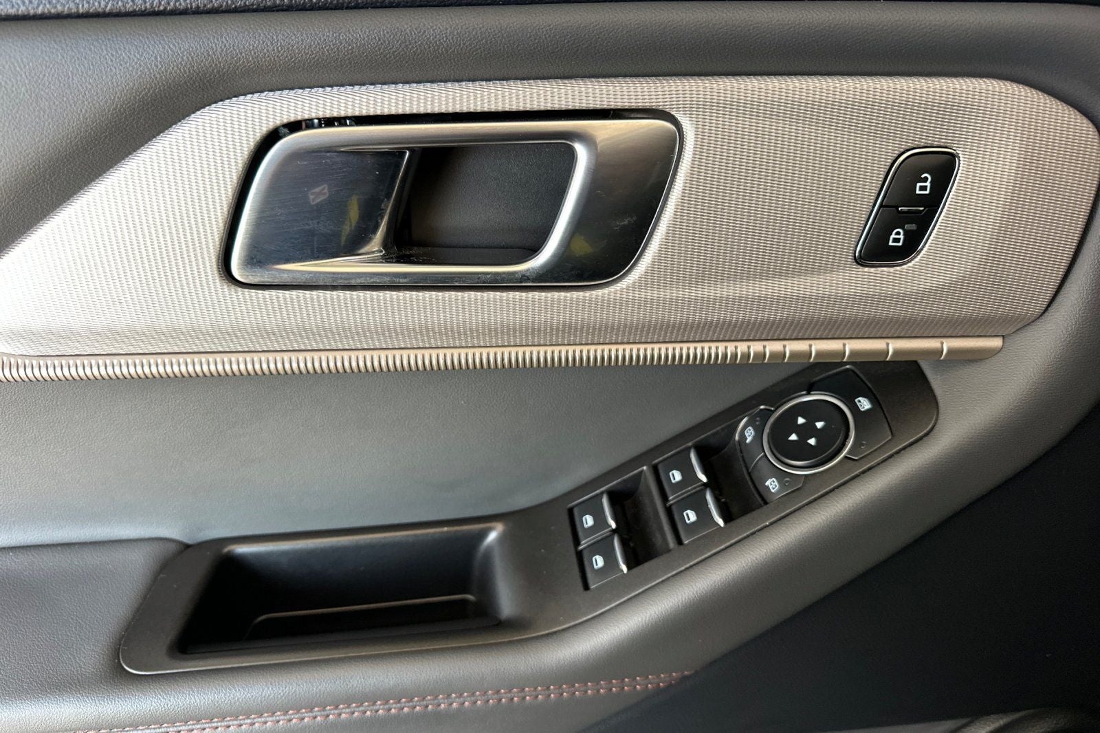 2025 Ford Explorer Active 4WD