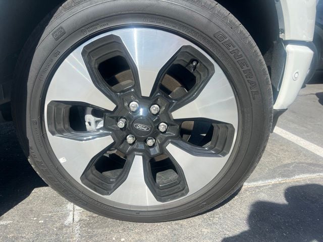 2023 Ford F-150 Lightning Platinum Crew Cab 4WD