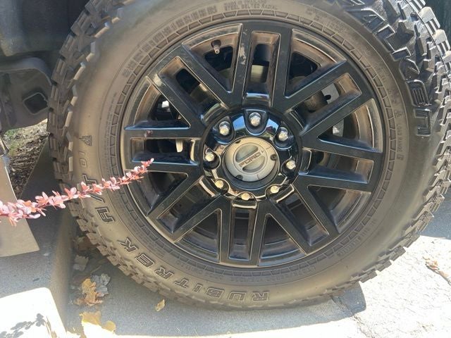 2022 Ford F-250SD Lariat Crew Cab 4WD w/Black Appearance Package