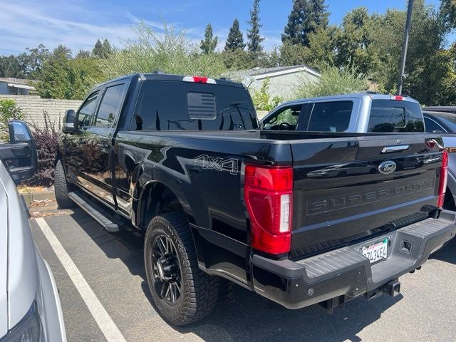 2022 Ford F-250SD Lariat Crew Cab 4WD w/Black Appearance Package