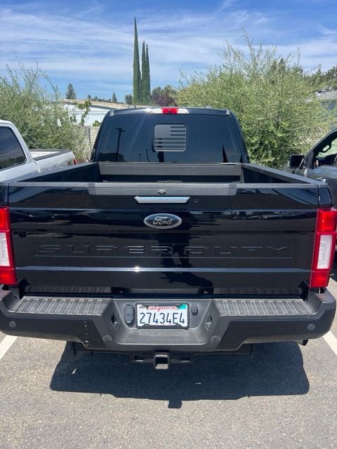 2022 Ford F-250SD Lariat Crew Cab 4WD w/Black Appearance Package