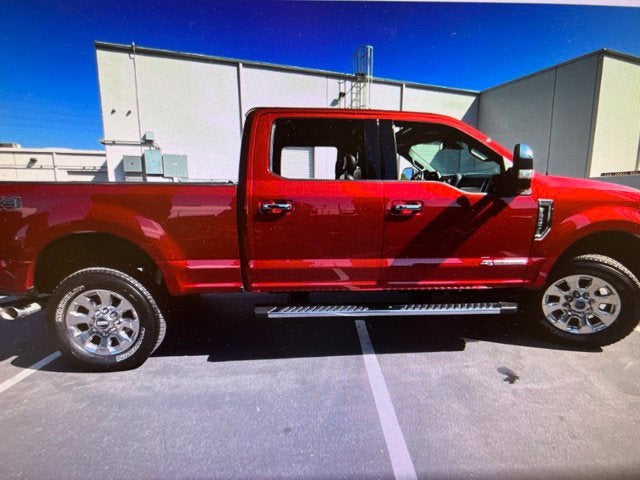 2017 Ford F-250SD Lariat Crew Cab 4WD Lifted w/Ultimate Package & Only 28K