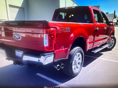 2017 Ford F-250SD Lariat Crew Cab 4WD Lifted w/Ultimate Package & Only 28K