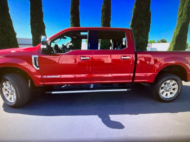 2017 Ford F-250SD Lariat Crew Cab 4WD Lifted w/Ultimate Package & Only 28K