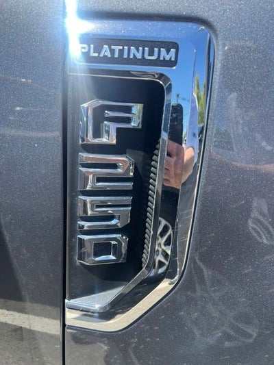 2022 Ford F-250SD Platinum Crew Cab 4WD w/Moonroofs