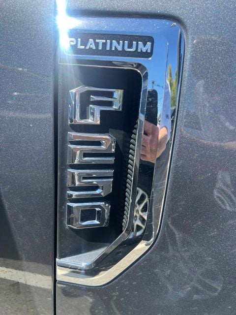 2022 Ford F-250SD Platinum Crew Cab 4WD w/Moonroofs