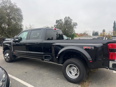 2023 Ford F-350SD Lariat DRW Crew Cab 4WD w/Ultimate Package